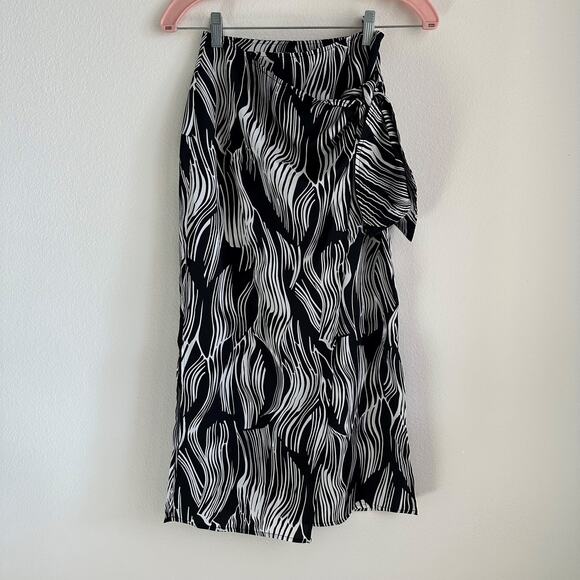 Black white abstract wavy print wrap tie midi skirt XS - Picture 2 of 5